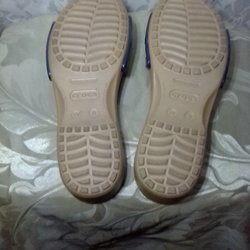 Crocs Slip On Sandals - Picture 10 of 11